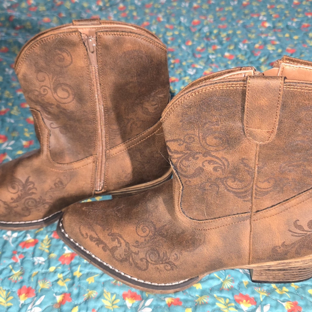 Roper Brown Ankle Boots with Embossed Design